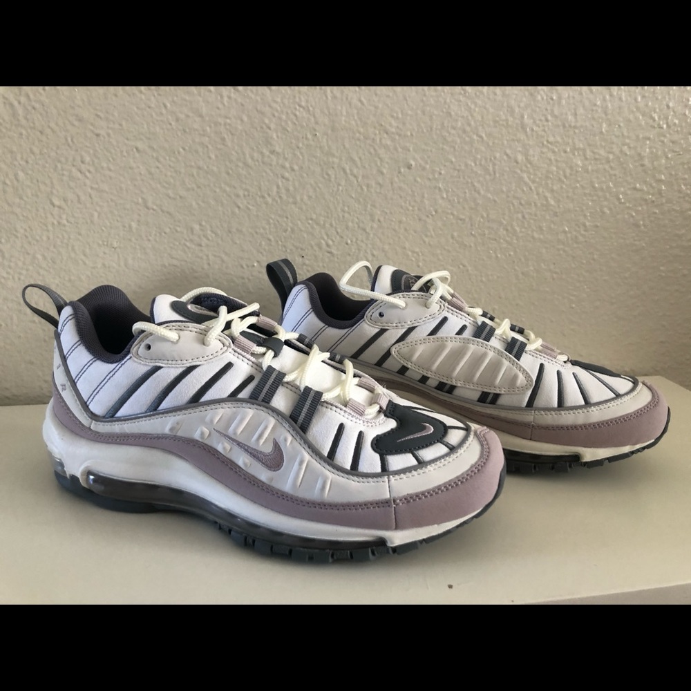 NIKE AIR MAX